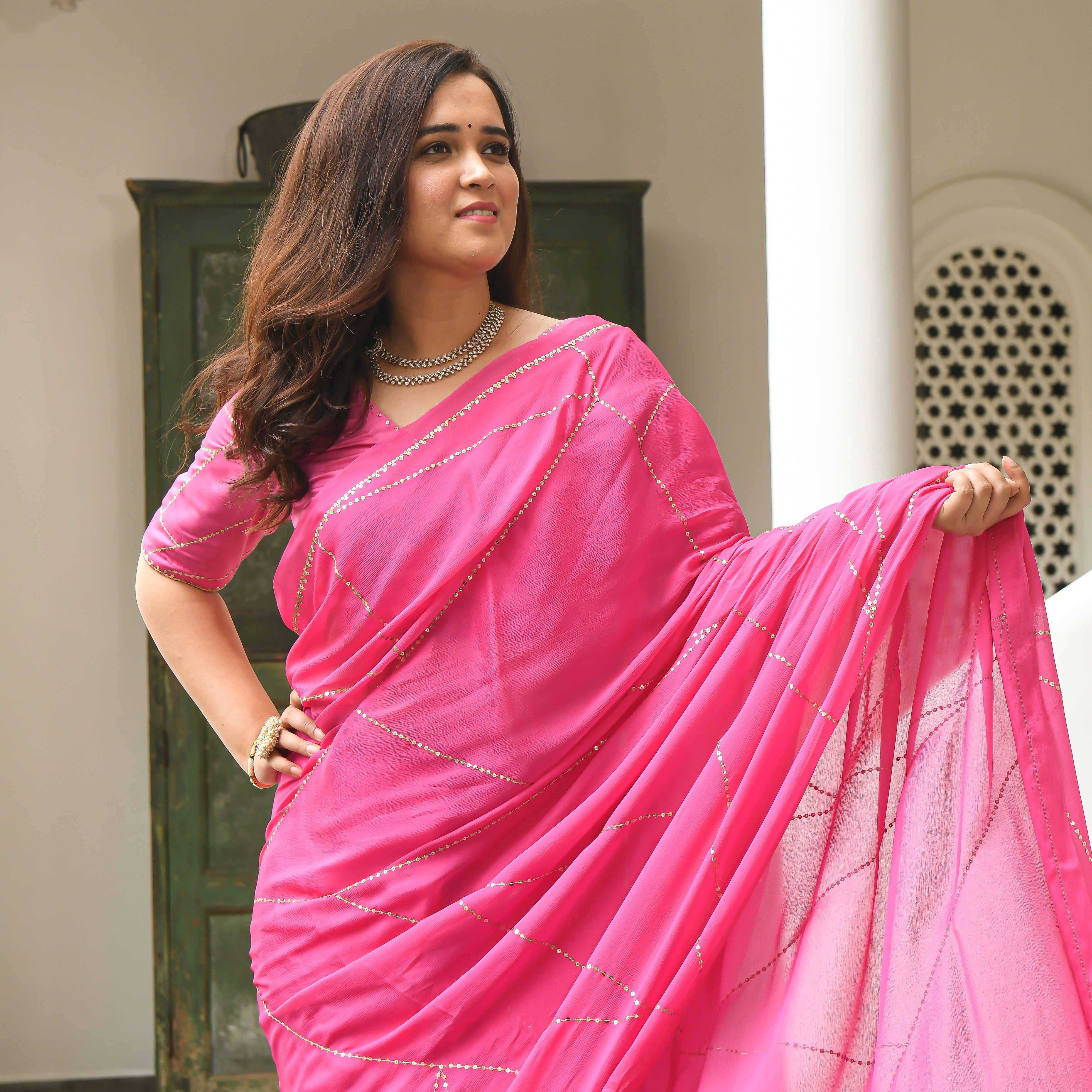 Pretty pink saree for women online