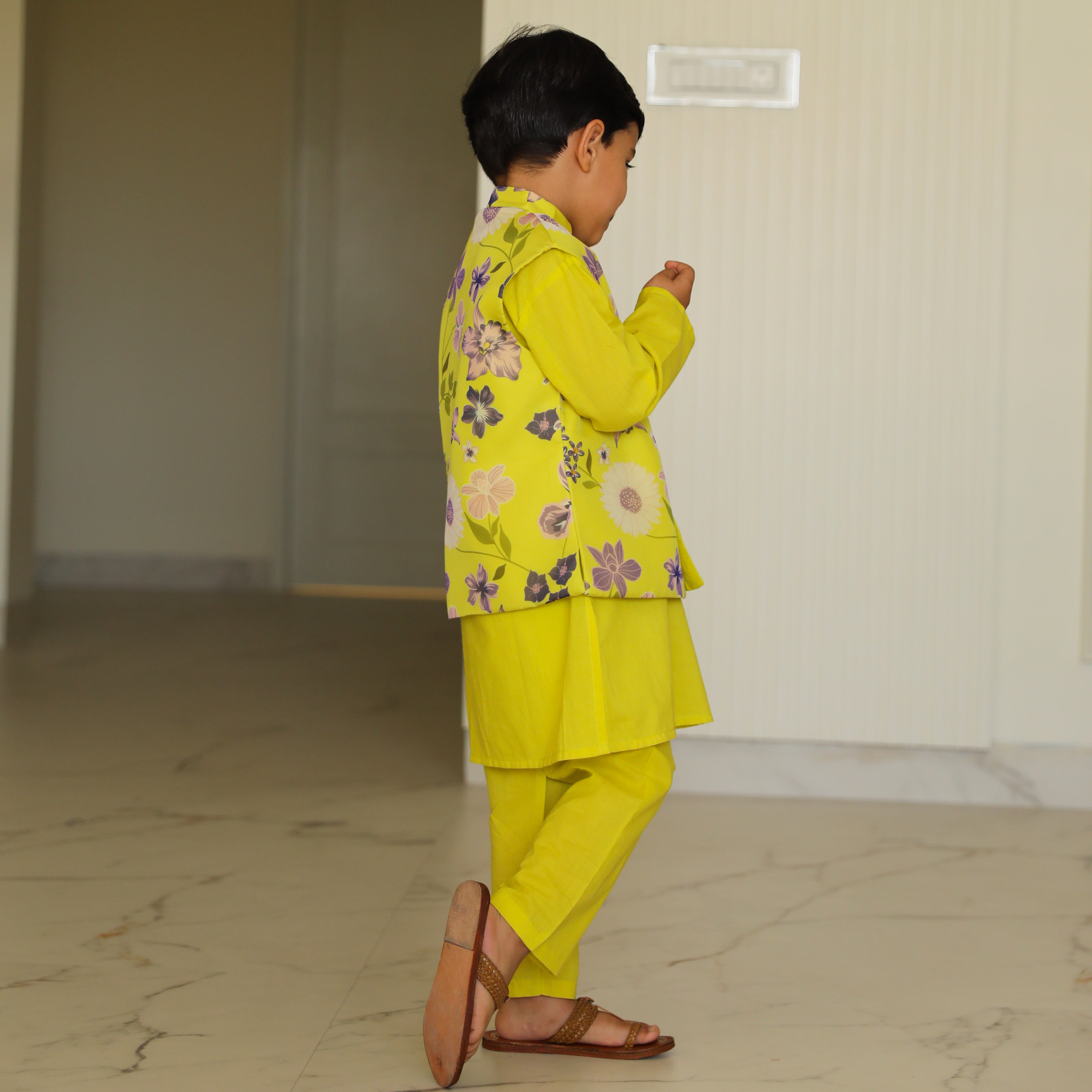 LADDU KURTA JACKET SET