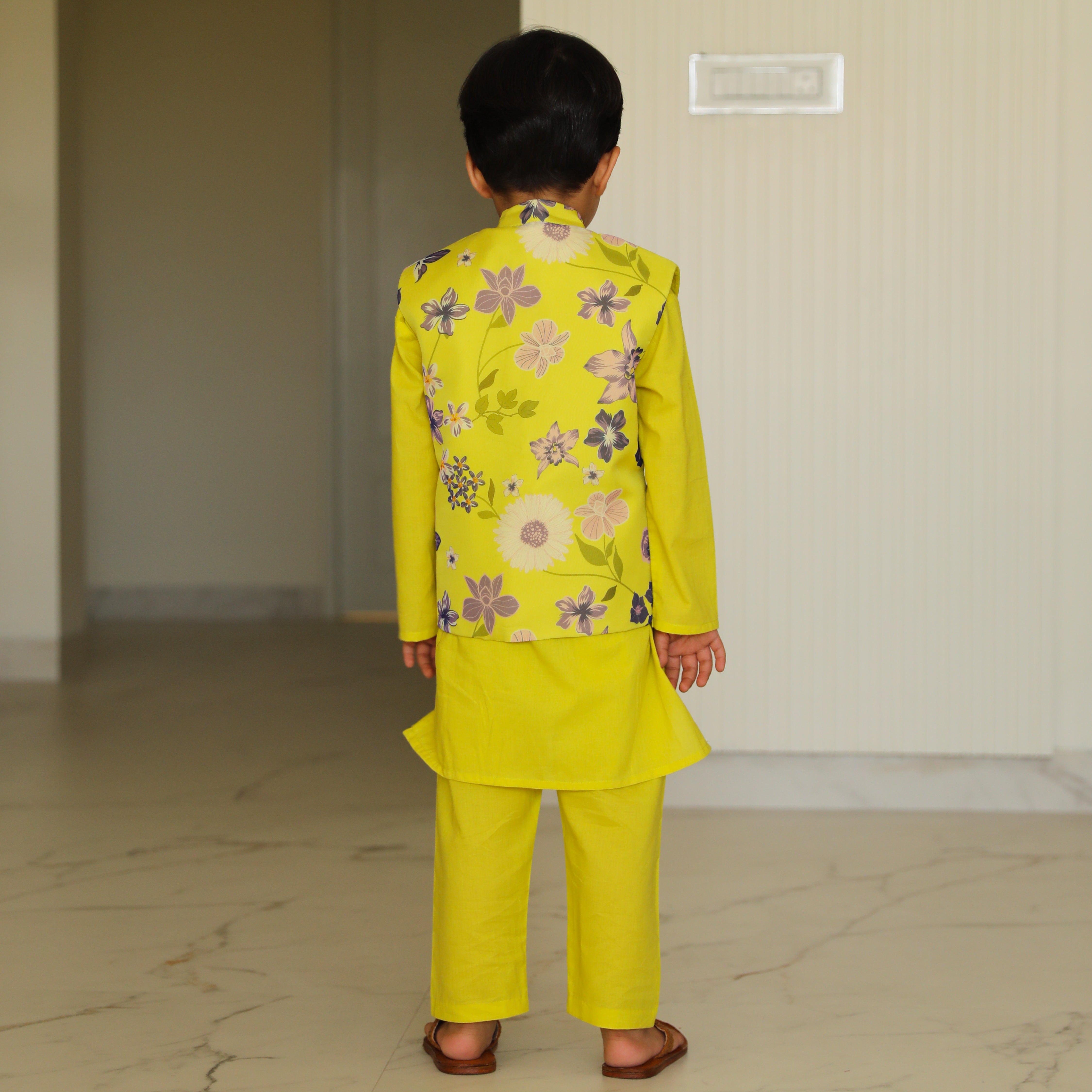 LADDU KURTA JACKET SET