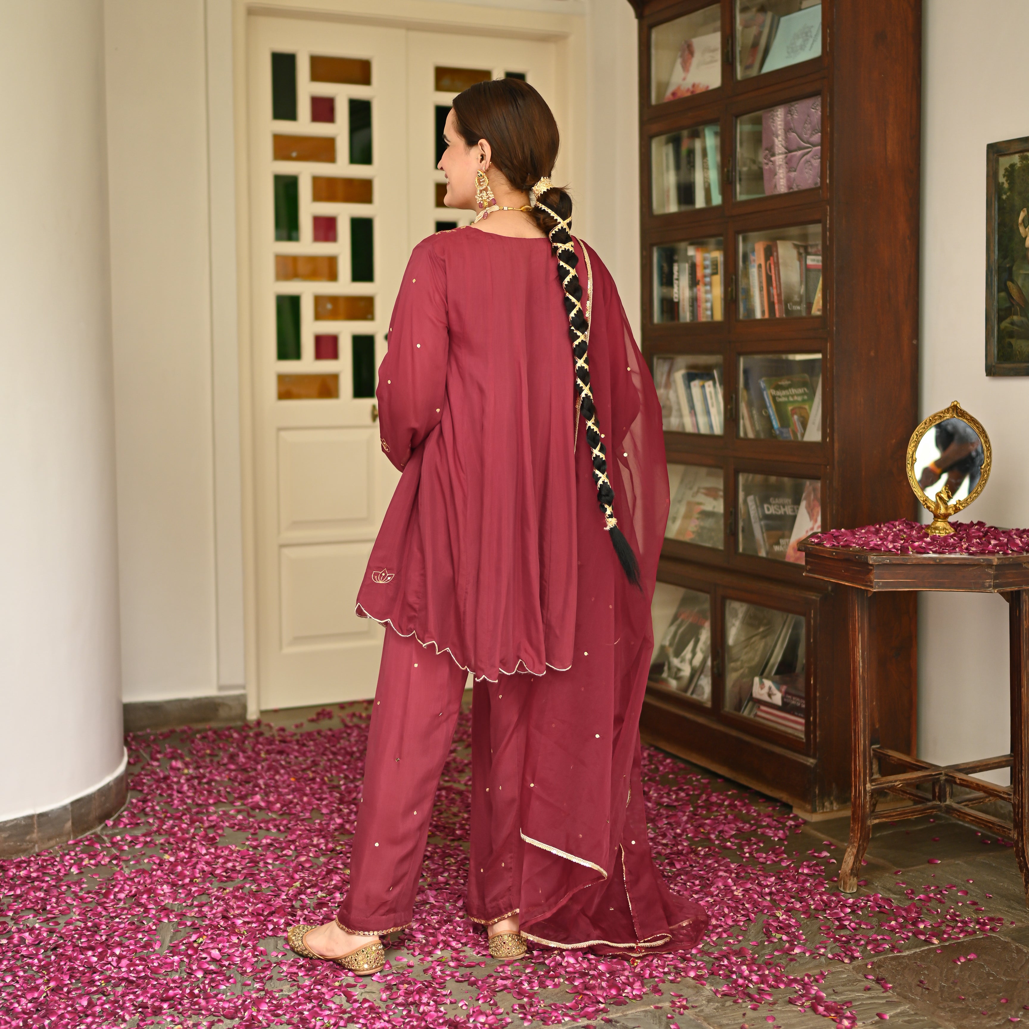 GAYATRI SUIT SET